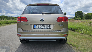 Volkswagen Touareg 2016a. Vahetan garaaži vastu (11 foto / 15)