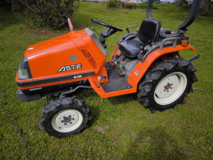 Kubota Aste A155 4x4 мини-трактор с документами (3 фото из 10)