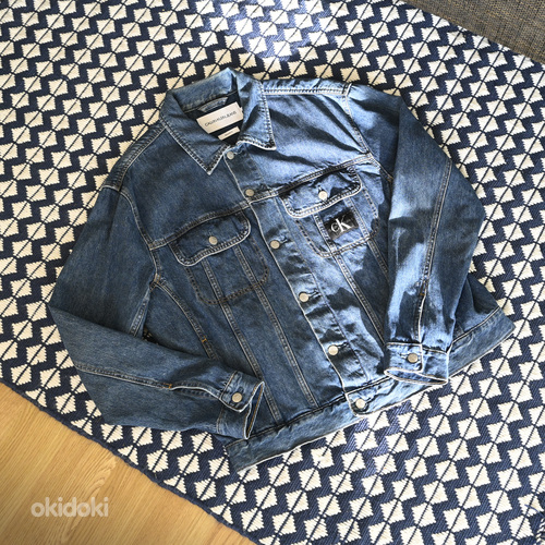 Джинсовая куртка Calvin Klein Jeans в стиле 90-х
