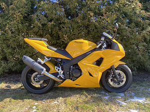 Triumph Daytona 650 2005 (2 foto / 8)