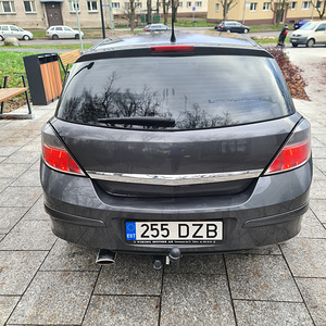 Opel Astra 2.0 Turbo (6 foto / 11)