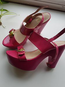 UUED Moschino platvormid (4 foto / 4)