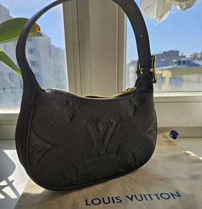 Louis vuitton minimoon (2 foto / 5)