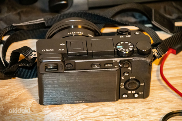 Sony A6400 + 16-50mm OSS + штатив и другие аксессуары (фото #3)