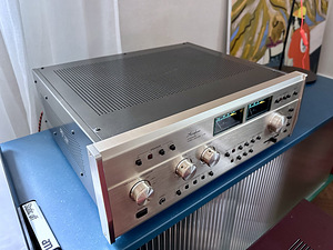 Усилитель Accuphase E-303 (3 фото из 3)