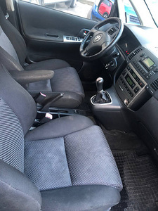 Toyota Corolla Verso (7 foto / 8)
