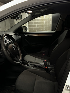 Skoda Octavia 2016 (8 фото из 11)