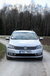 Volkswagen Passat 2.0 103kw 2013 (2 foto / 8)