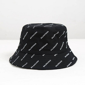Uued nokamütsid, mütsid Armani, Hugo Boss, Moncler, CK (6 foto / 10)