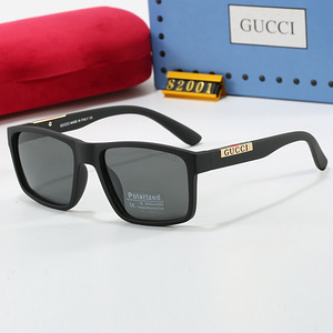 Новые солнцезащитные очки Gucci, Prada, LV, Chanel (8 фото из 9)
