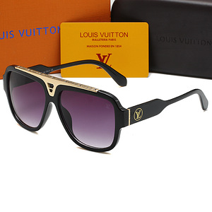 Новые солнцезащитные очки Gucci, Prada, LV, Chanel (9 фото из 9)