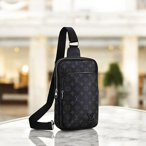 Новые сумки через плечо Louis Vuitton (1 фото из 3)