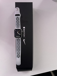 Apple Watch 5 series Nike 40mm (1 foto / 1)