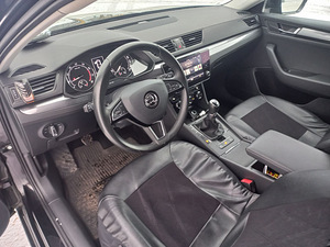 Skoda Superb (8 foto / 14)