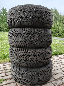 4x 215/50/17 Nokian Hakkapeliitta 8 naastrehvid (1 foto / 5)