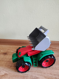 Traktor (2 foto / 3)
