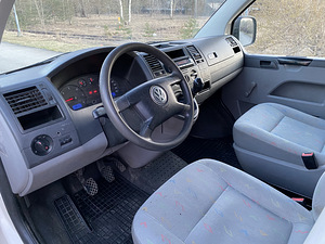 Kaubiku rent Volkswagen Transporter T5 1.9TDI (5 foto / 8)