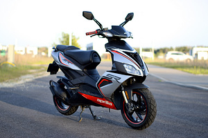 Aprilia SR 50 R 2T 2kW (1 foto / 10)
