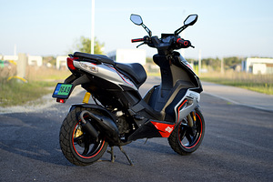 Aprilia SR 50 R 2T 2kW (8 foto / 10)