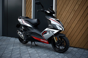 Aprilia SR50R 2018 2T (3 foto / 10)