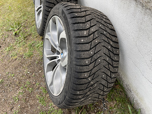 BMW X5 E70 5x120 20-tolli veljed koos naastrehvidega (2 foto / 9)