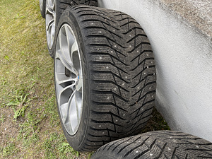 BMW X5 E70 5x120 20-tolli veljed koos naastrehvidega (3 foto / 9)