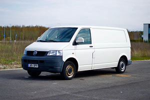 Kaubiku RENT Volkswagen Transporter T5 1.9TDI (2 foto / 3)