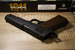 UUS KJW Colt M1911 Airsoft 6mm püstol CO2 Blowback (6 foto / 6)