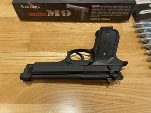 UUS KJW Beretta M9 Airsoft 6mm püstol CO2 Blowback (5 foto / 10)