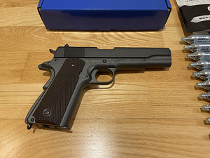 НОВЫЙ KWC/Cybergun Colt M1911 Airsoft 6mm пистолет CO2 Blowb (3 фото из 9)