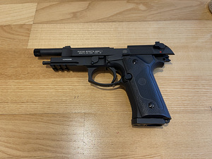 UUS UMAREX BERETTA M9A3 õhupüstol 4,5mm CO2 Blowback-iga (6 foto / 10)