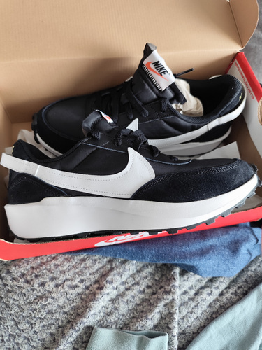 Новые женские кроссовки Nike