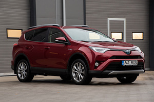 Toyota RAV4 Premium 2018a 2.5 114kw nelikvedu (2 foto / 15)