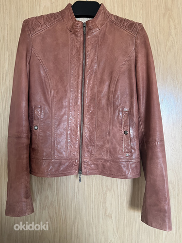Hugo boss , 36