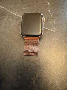 Apple Watch Series 5 , 44 mm (1 foto / 3)