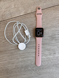Apple Watch 3 38mm Gold GPS (1 foto / 3)