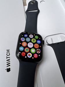 Apple Watch 7 45mm GPS Midnight (1 foto / 3)