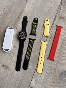 Apple Watch 8 45mm GPS (1 foto / 2)