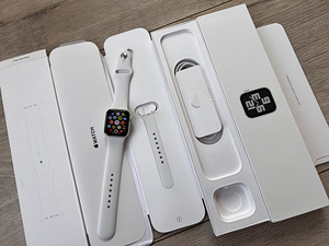 Apple Watch SE 40mm 2nd Gen GPS Silver (1 foto / 3)
