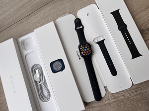 Apple Watch 8 45mm GPS+Cellular Midnight (1 foto / 2)
