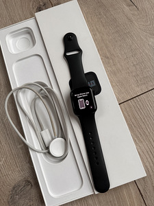 Apple Watch SE 40mm GPS (1 foto / 3)