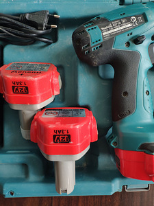 Дрель Makita (6271D) 12v + 3 аккумулятора x 1.3Ah + зарядка (2 фото из 2)