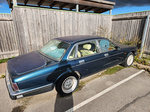 Jaguar xj40 Sovereign (4 foto / 5)