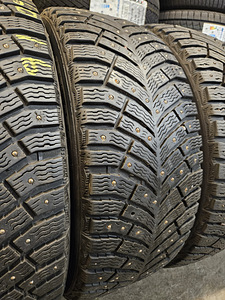 205 60 R 16 Michelin X Ice North 4 (3 foto / 5)