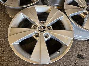 Skoda Original Veljed R 16 (3 foto / 5)