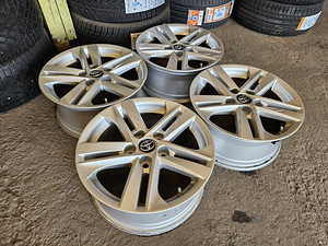 Toyota Оригинальные Диски R 16 + Датчики давления (1 фото из 5)