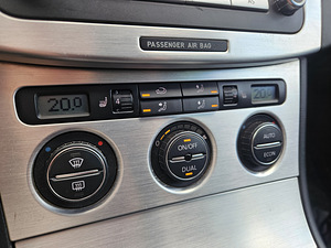 VOLKSWAGEN PASSAT 2.0 125 KW (12 foto / 12)
