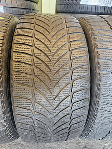 245 40 R 18 Goodyear UltraGrip Ice 2 (3 foto / 5)