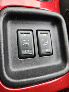 Nissan Juke 1.6 86 кВ (10 фото из 11)