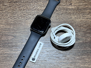 Apple Watch Series 4, 44mm, Space Grey GPS (2 foto / 3)